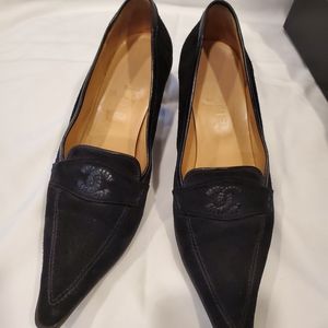 Chanel black suede pump